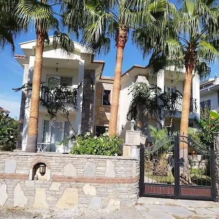 Storks Nest Hause דירה
